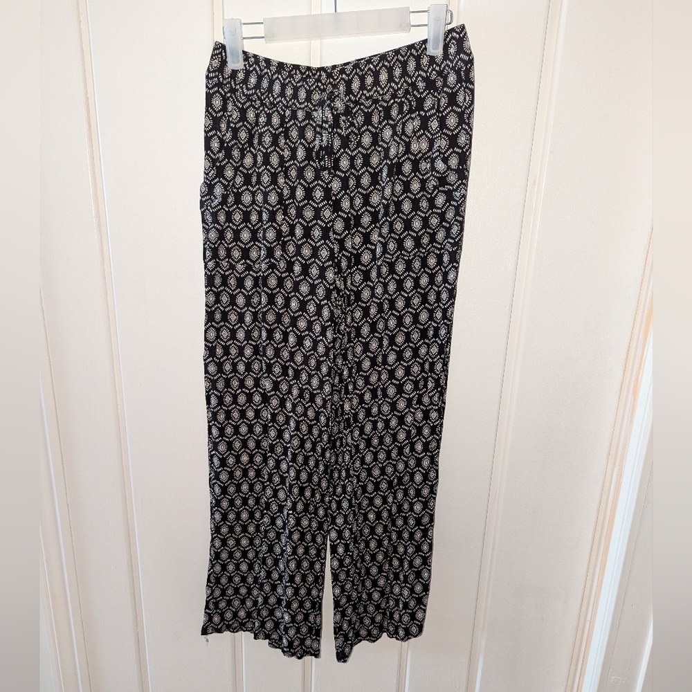 Chico's Black and White Patterned Capri Pants